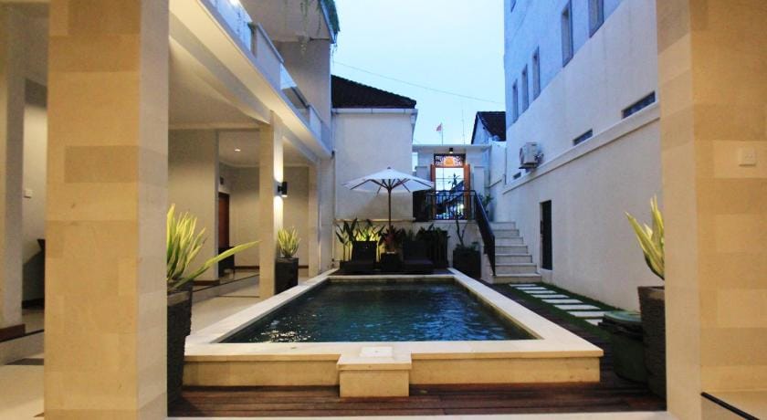 Tom Guest house Bed and Breakfast in Kuta