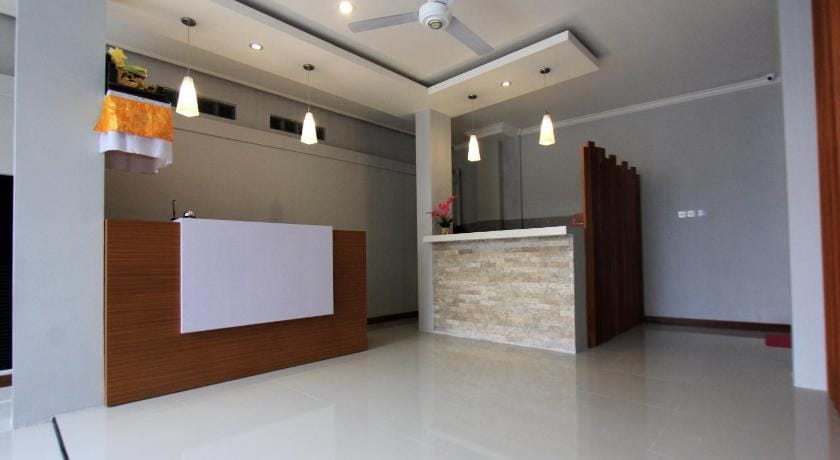 Tom Guest house Bed and Breakfast in Kuta