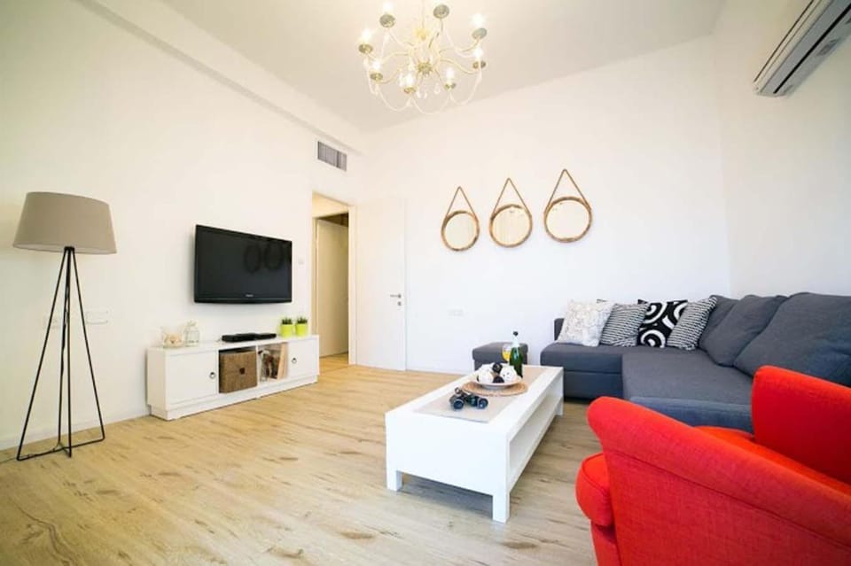 Luxury 2BR Apt on the Beach Apartment in Tel Aviv-Yafo
