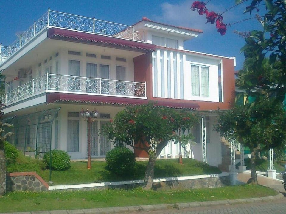 Villa Kota Bunga Anggrek Hotel in West Java