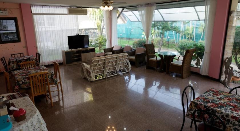 TaLeKaew Resort Hotel in Laos