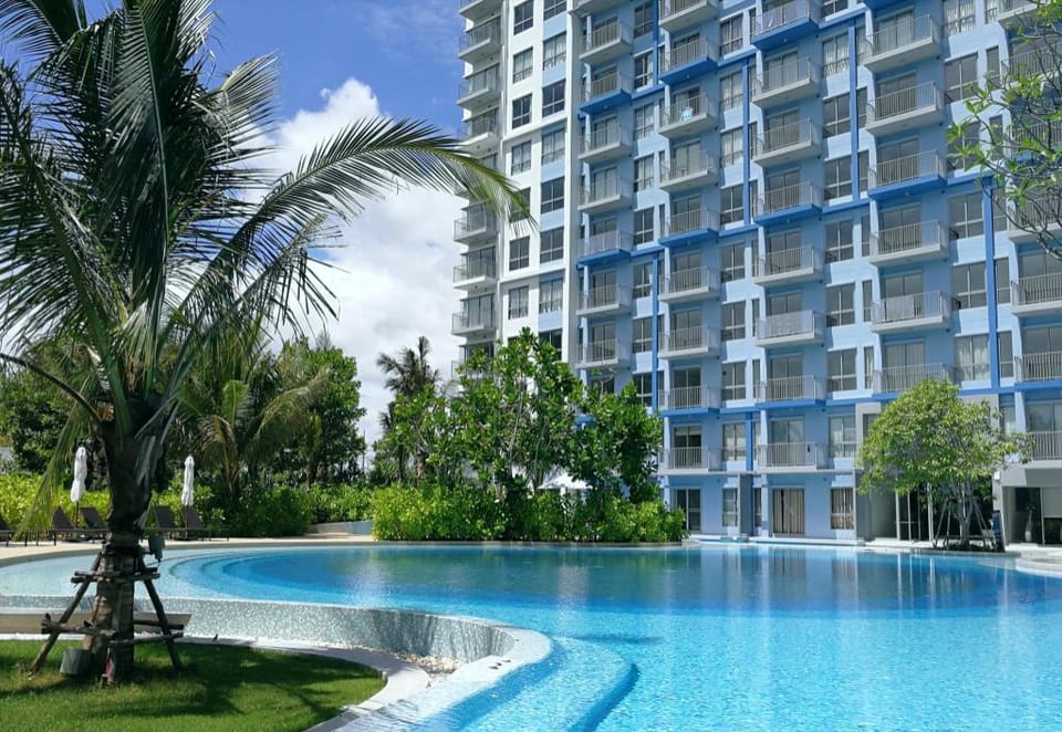 BLU 1 Bed Pool Access Apartment in Thailand