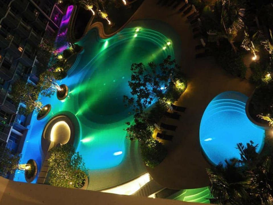 Pool Access "The Cat's Room" Next to Swimming Pool, Big Pool Apartment in Thailand