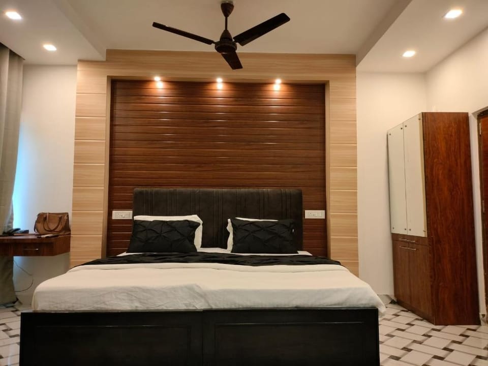 KOLLOLINI KOLKATA Hotel in Kolkata