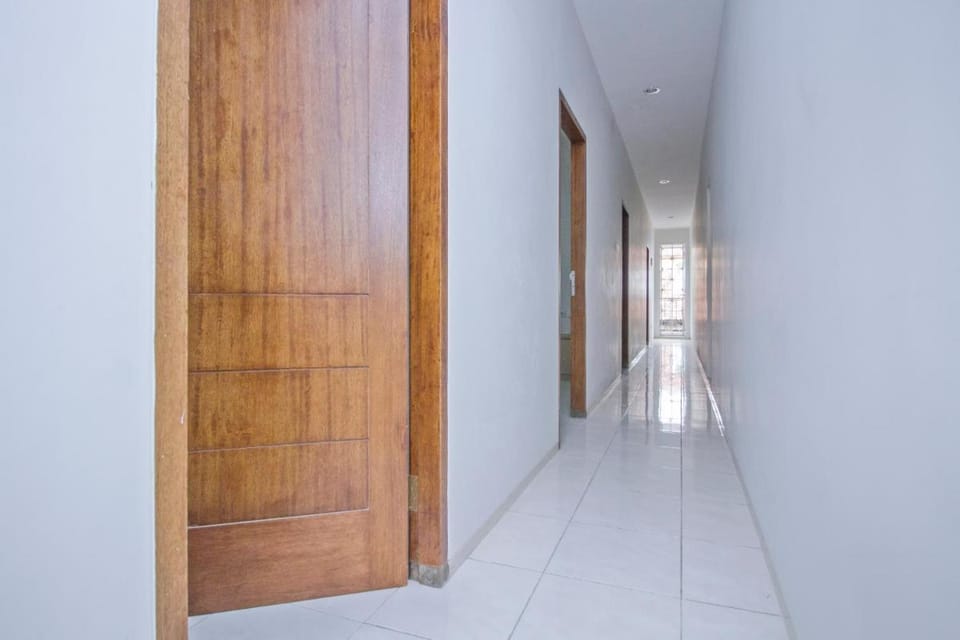 UROOMS Tanah Abang Bed and Breakfast in South Jakarta City