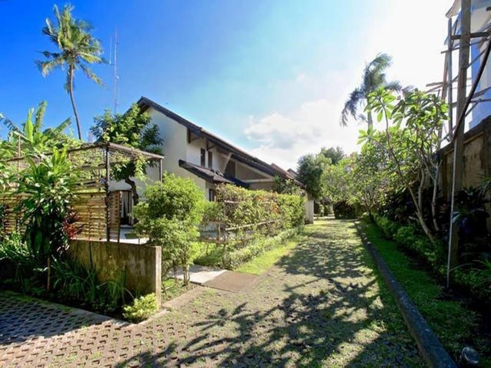 Villa Sayang Taman 9A-a short walk to beach Villa in Denpasar