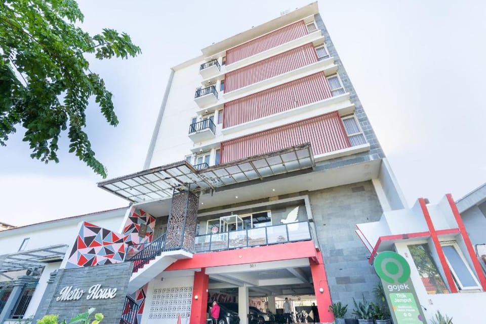 Flagship 91863 Metro House Hotel in Surabaya