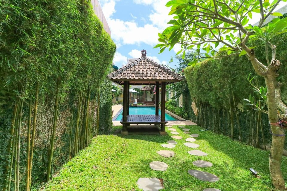 Royal Majesty Villas Jimbaran Hotel in Bali