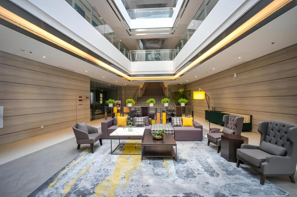 Home Inn Plus Suzhou Wujiang Fenhu Luxin Avenue Hotel in Suzhou