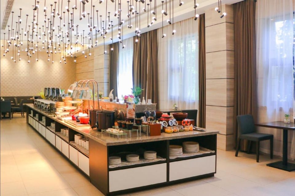 Home Inn Plus Suzhou Wujiang Fenhu Luxin Avenue Hotel in Suzhou
