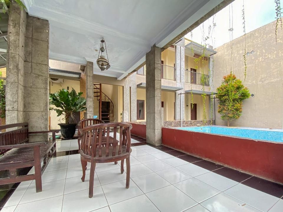 Urbanview Surya Guest House Probolinggo Hotel in East Java
