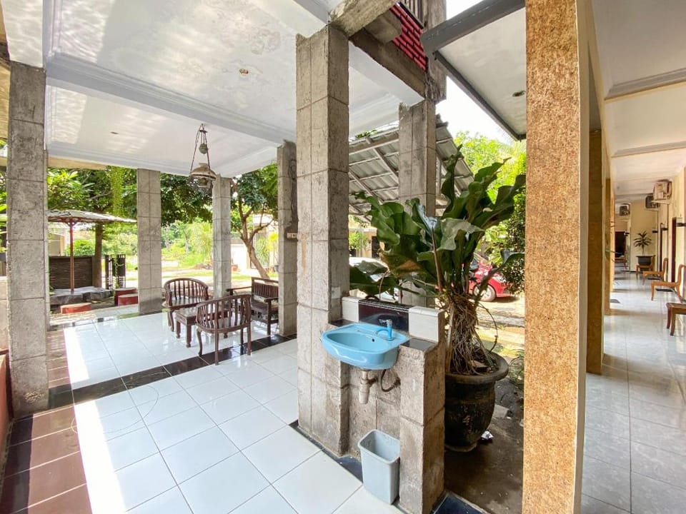 Urbanview Surya Guest House Probolinggo Hotel in East Java