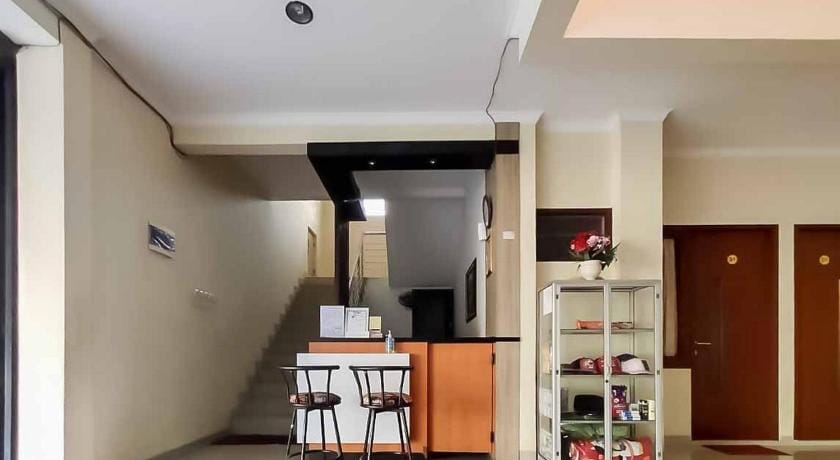 RedDoorz Plus Syariah near Cirebon Super Block Mall 2 Bed and Breakfast in West Java