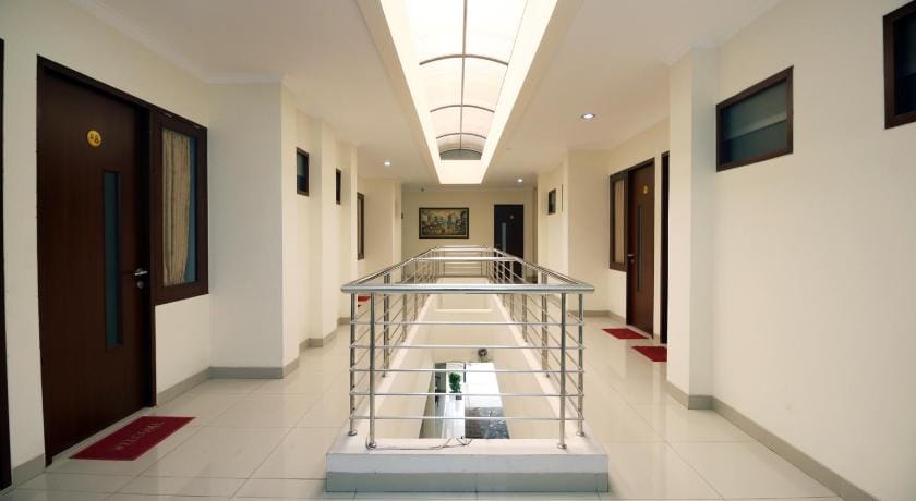 RedDoorz Plus Syariah near Cirebon Super Block Mall 2 Bed and Breakfast in West Java