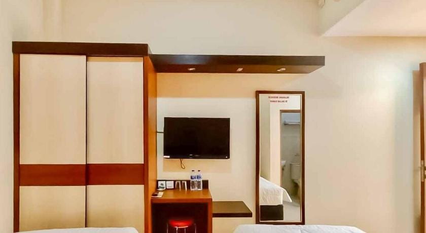 RedDoorz Plus Syariah near Cirebon Super Block Mall 2 Bed and Breakfast in West Java