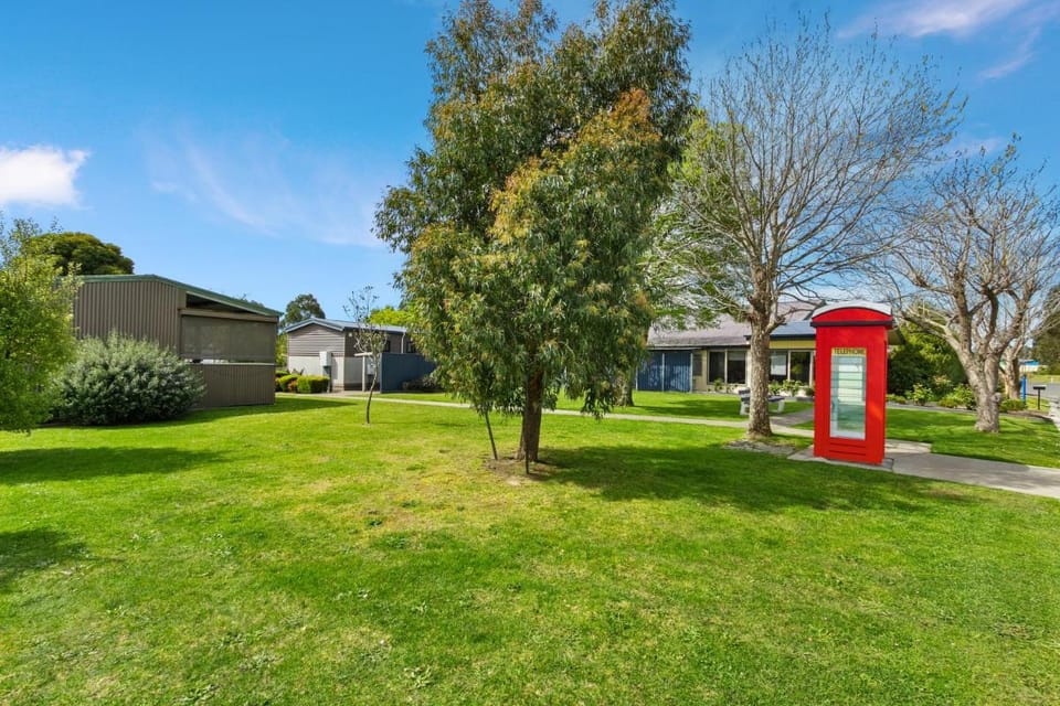 Traralgon Holiday Village Campground/ 
RV Resort in Morwell