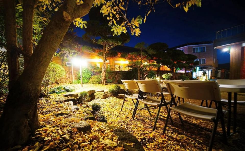 Jeonju Haninokeui YIhwawon Healing Gonggan Private Pension (전주 한인옥의이화원 힐링공간 독채펜션) Hotel in South Korea