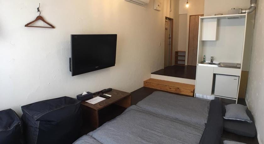 Guest House Golden Mile Hostel Bed and Breakfast in Japan