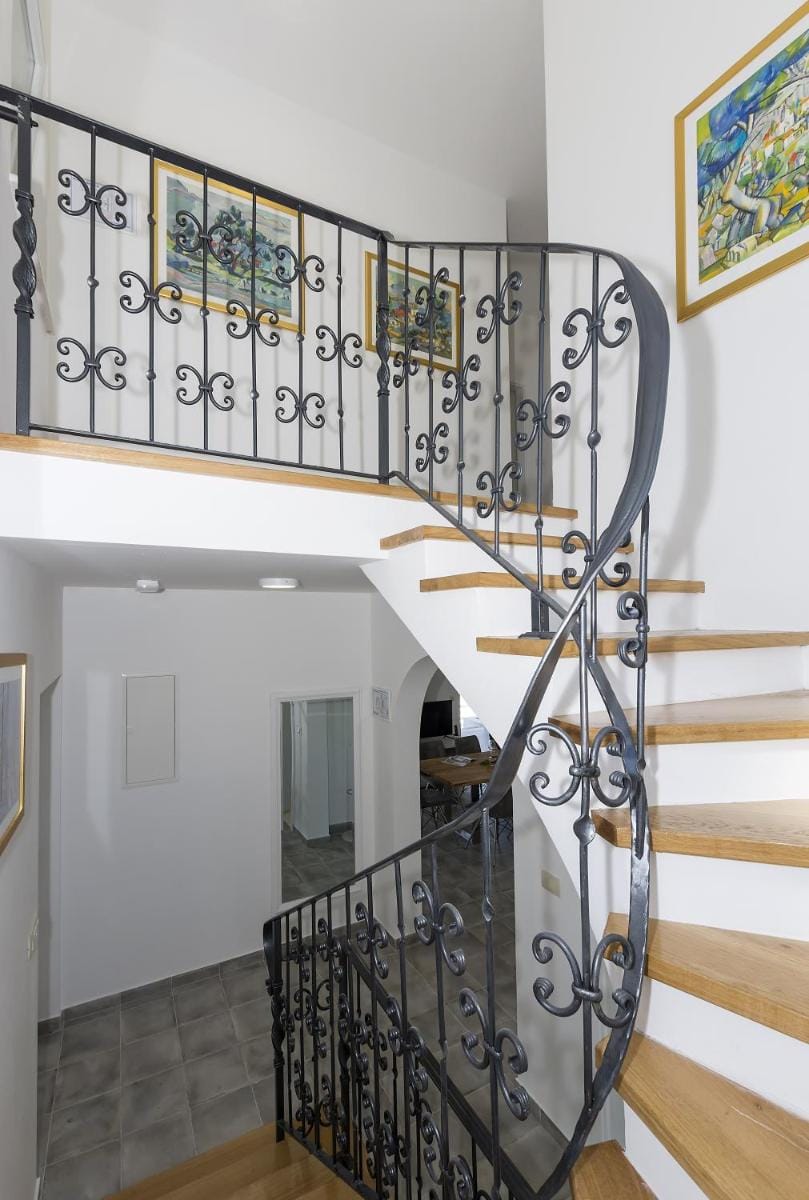 Family Villa Makarac , Perfect Getaway with Heated Pool Villa in Split-Dalmatia County