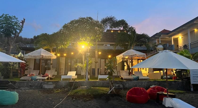 Valomia Beachfront Bed and Breakfast in Abang