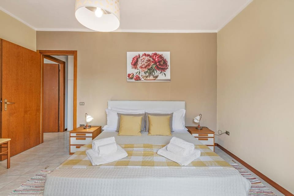 Petalo Bianco 100m from lake - Happy Rentals Apartment in Baveno