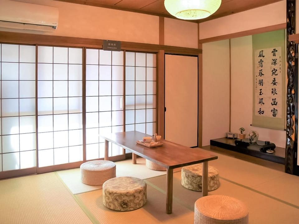 Guesthouse Hakuka Bed and Breakfast in Kanazawa