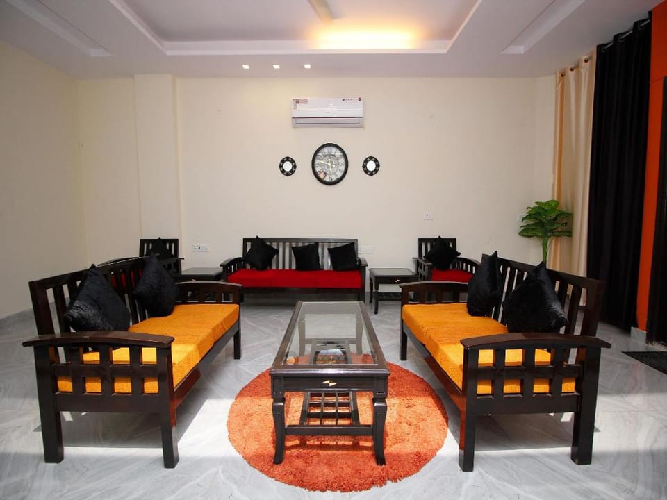 OYO 9074 Mascot TREO Hotel in Noida