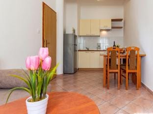 Cozy Banjole Pool Retreat Apartment in Banjole
