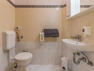 Cozy Banjole Pool Retreat Apartment in Banjole