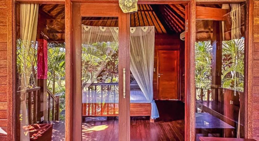 Island Garden Huts Lembongan Bed and Breakfast in Nusapenida
