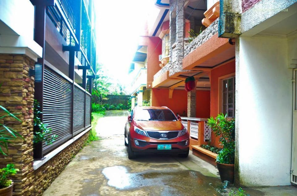 3BR Tagaytay Townhouse for Daily Rent Vacation rental in Tagaytay