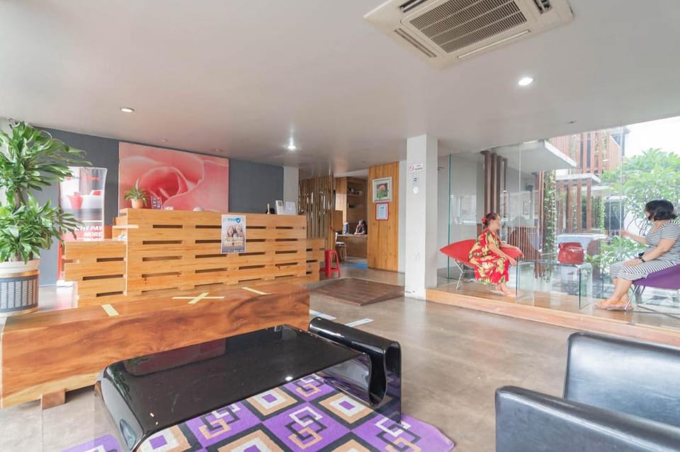 RedDoorz Plus near Asia Afrika 3 Bed and Breakfast in Bandung
