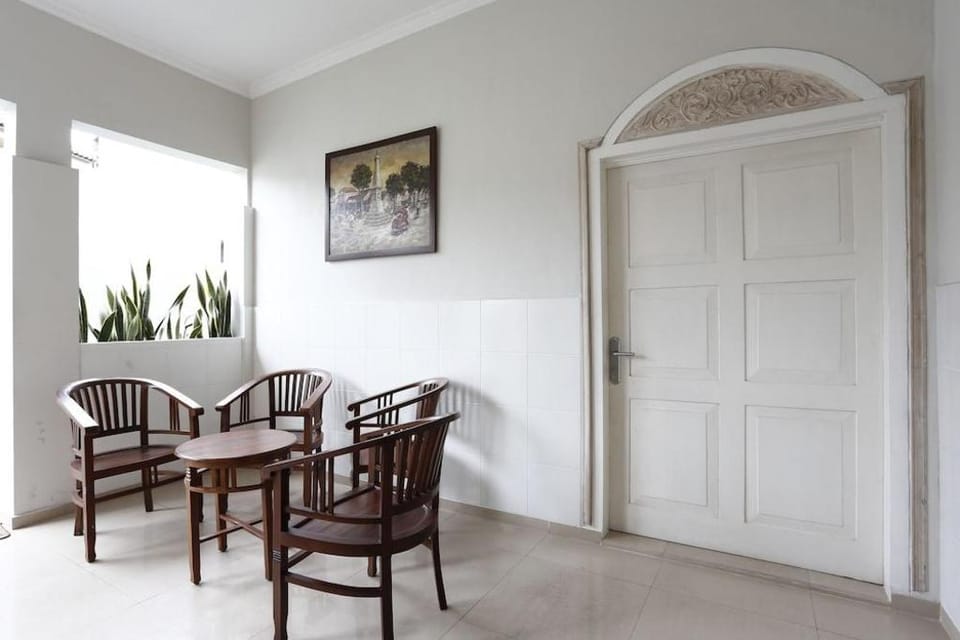 RedDoorz Plus near Adisucipto Airport 2 Bed and Breakfast in Special Region of Yogyakarta