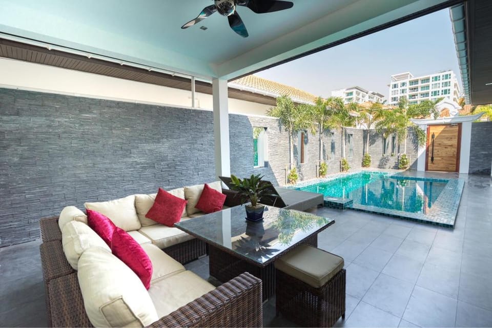 majestic Residence pool villa by korawan Villa in Pattaya City