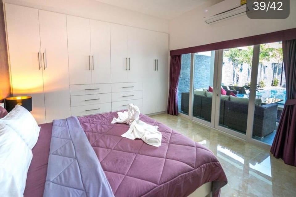 majestic Residence pool villa by korawan Villa in Pattaya City
