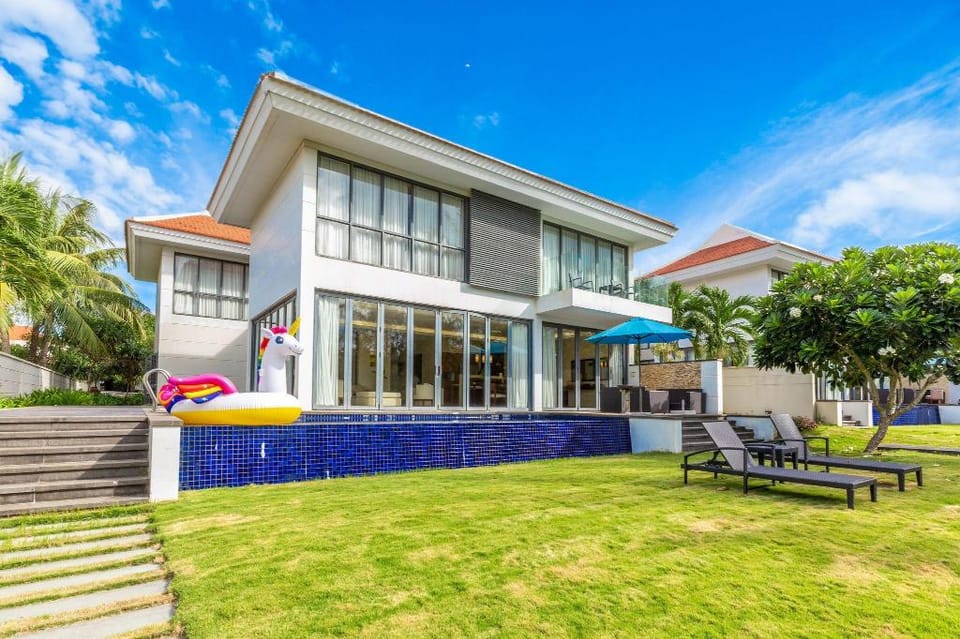 Ocean Retreats Villas Hotel in Hoa Hai