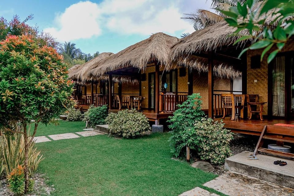 Aldi's Bungalow Hotel in Pujut