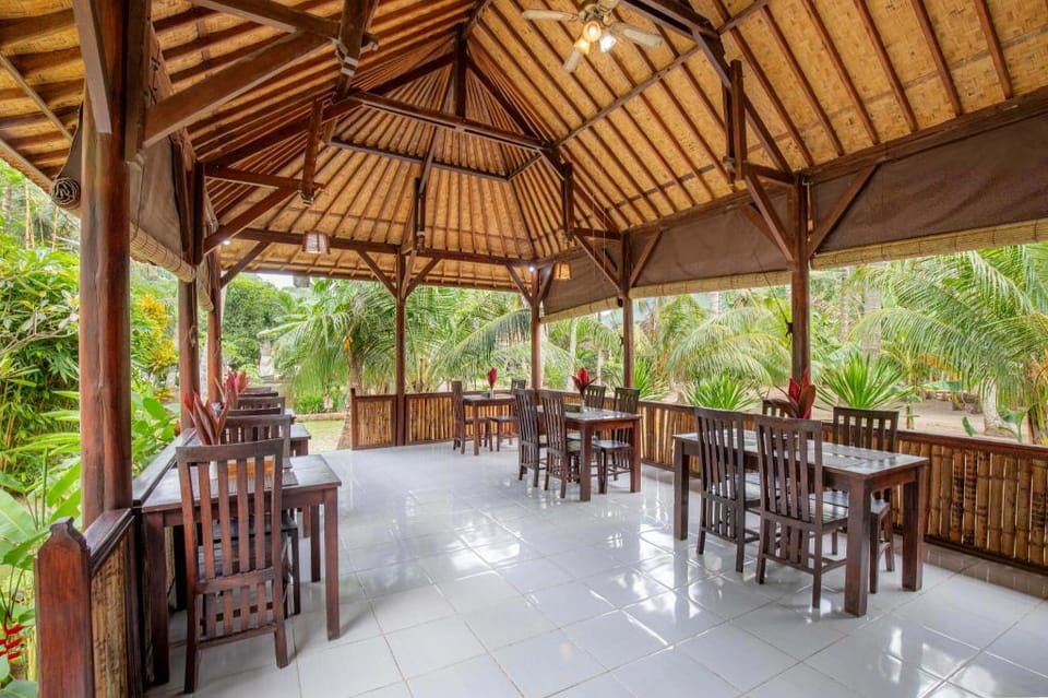 Crystal Bay Villa & Residence Hotel in Nusapenida