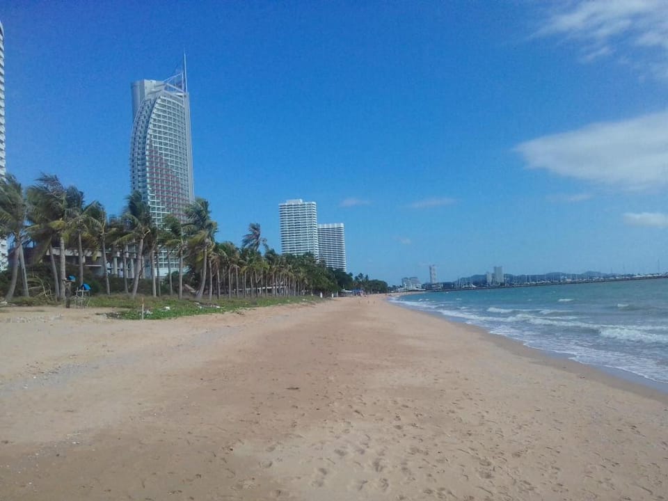 Sunshine Beach Condotel Room 290 by Tang Apartment in Pattaya City