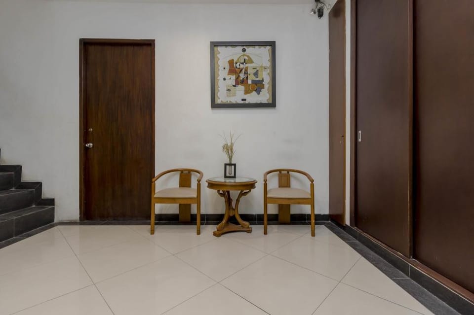 RedDoorz Plus @ Pasar Baru Bed and Breakfast in Jakarta