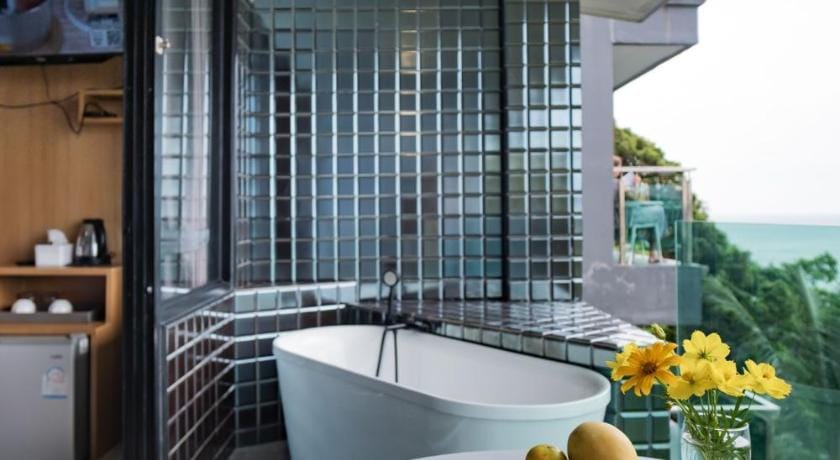 Cliff Lanta Suite Resort in Sala Dan
