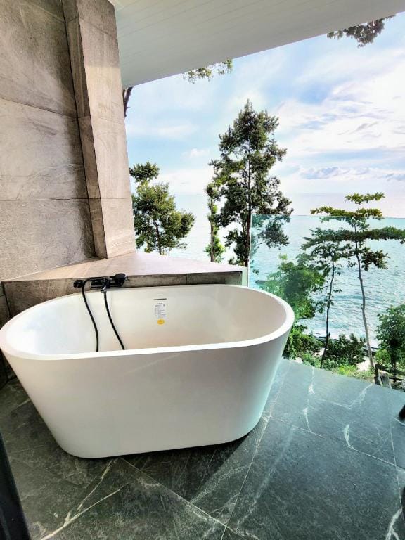 Cliff Lanta Suite Resort in Sala Dan