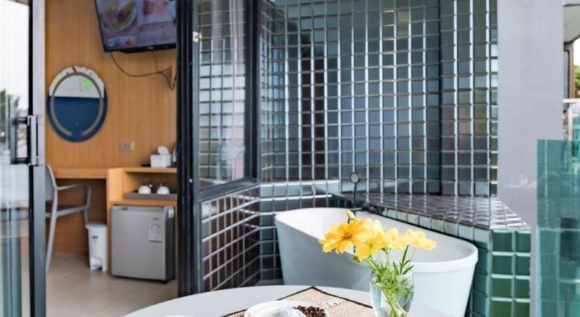 Cliff Lanta Suite Resort in Sala Dan
