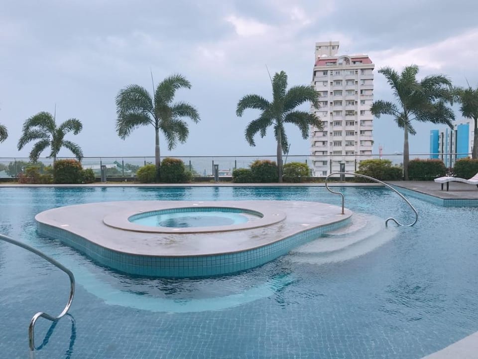 Geri's- Malate Korean Town City View Studio Apartment in Manila City