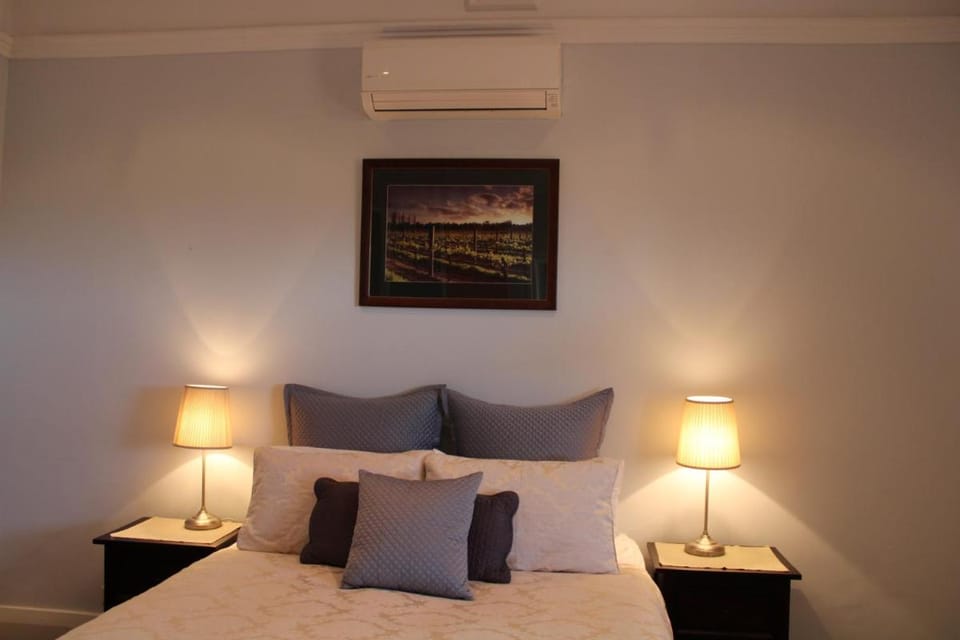Upper Reach Spa Cottage Villa in Henley Brook
