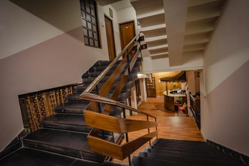 YALUNG RETREAT - M G MARG Hotel in India