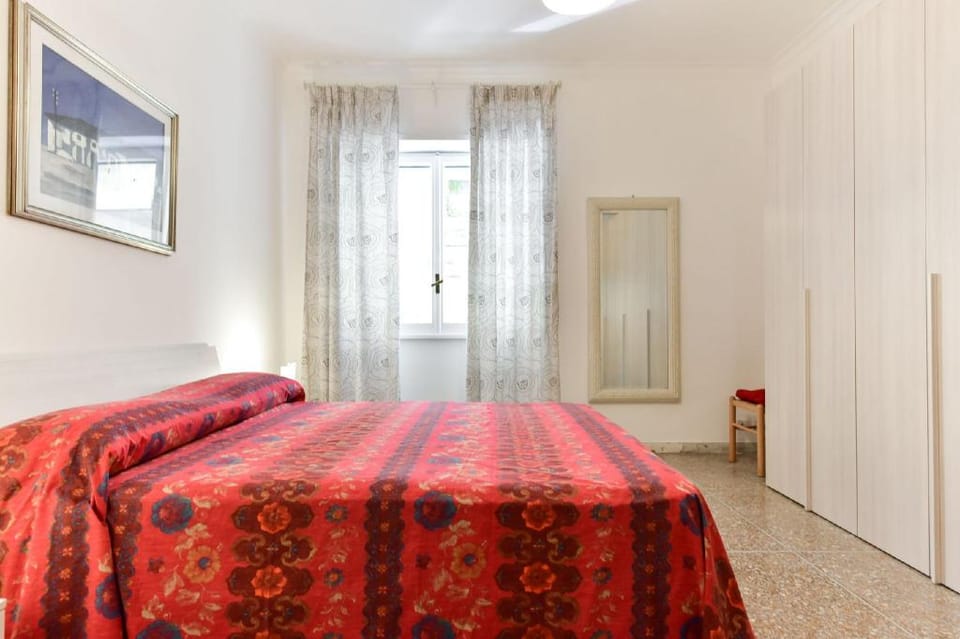 Red & White Vatican Apartment Apartment in Rome