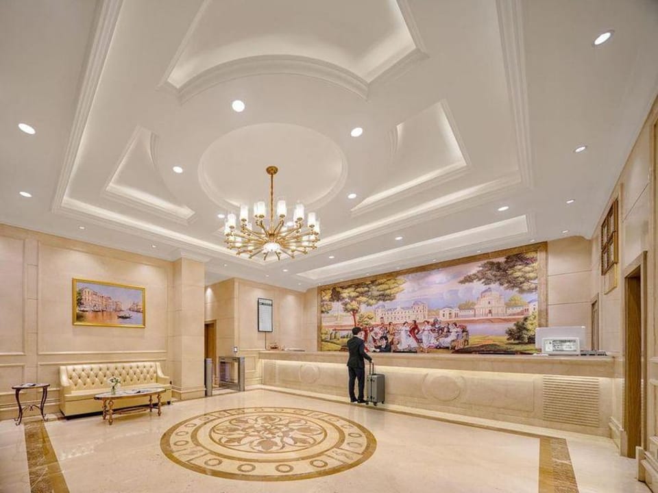 Vienna 3 Best Hotel Guangzhou Baiyun Avenue Beidongping Metro Station Hotel in Guangzhou