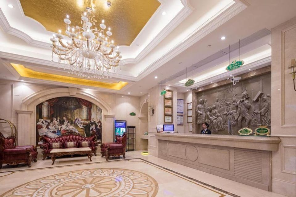 Vienna Hotel Shenzhen Buji Metro Station Hotel in Shenzhen