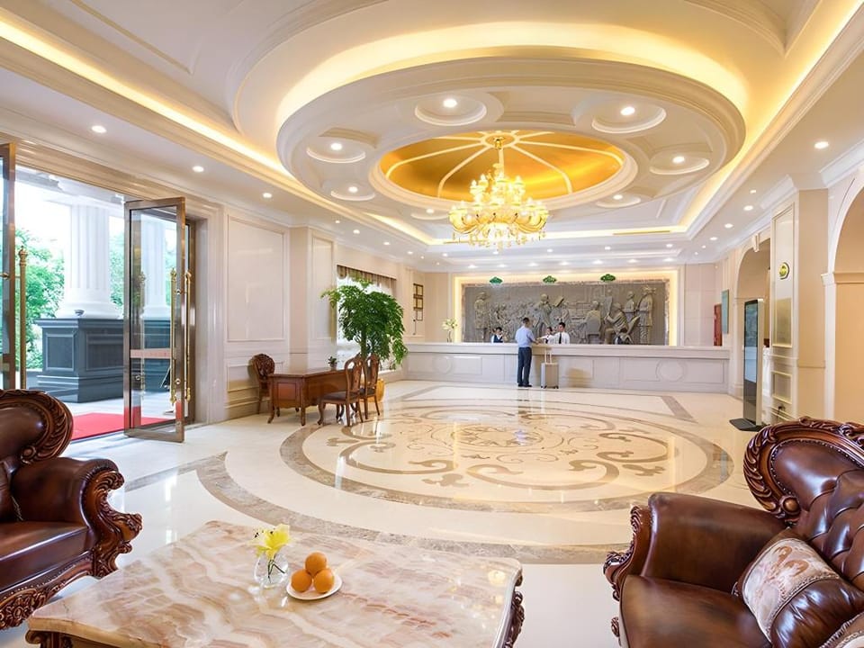 Vienna International Hotel Shenzhen Bantian Yangmei Metro Station Hotel in Shenzhen